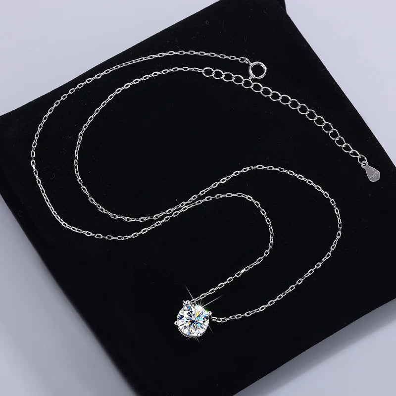 Luminous Solitaire Pendant – Premium Cut Edition